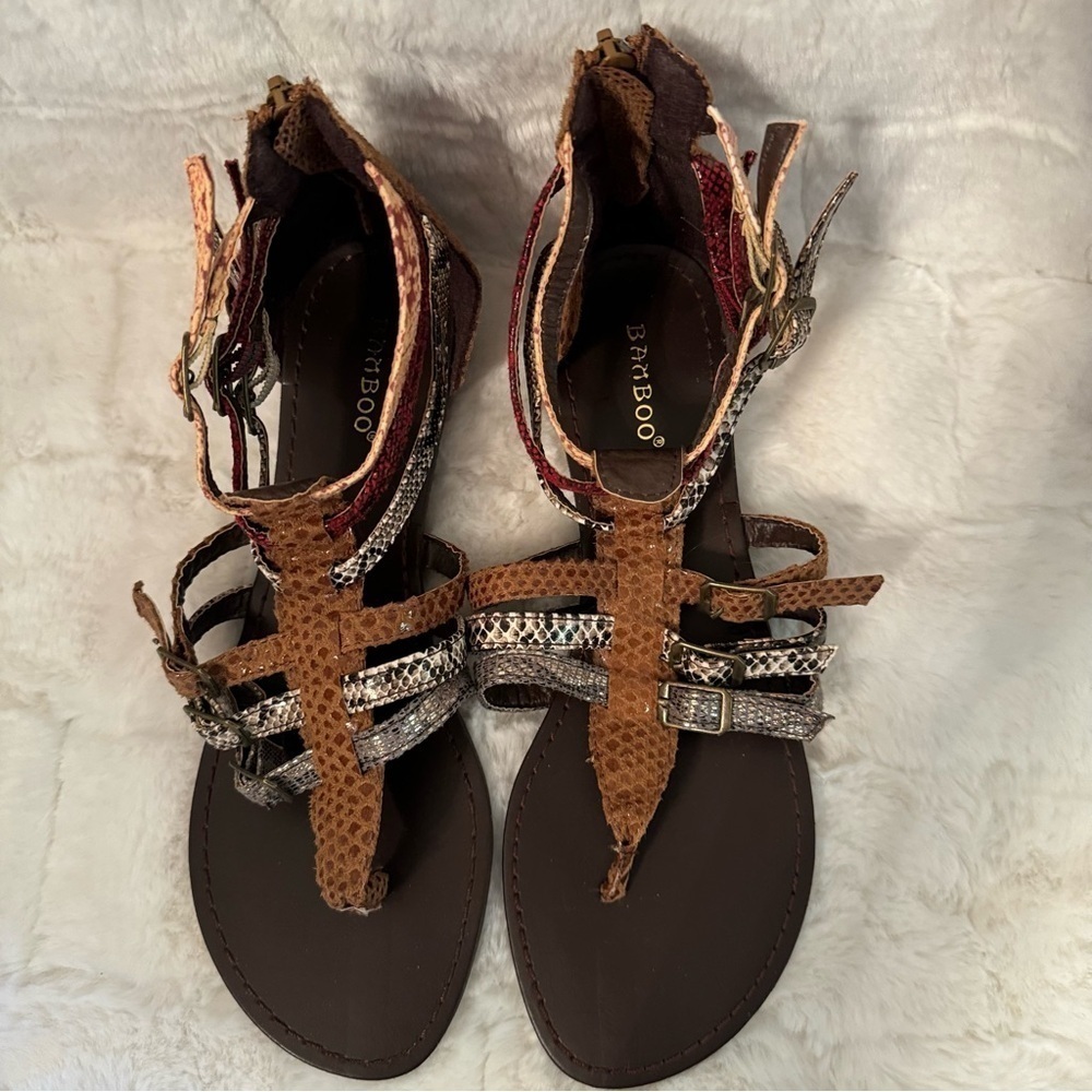 Bamboo Leather Strappy Gladiator T-Strap Sandals. Size 7.5. Snake print NEW